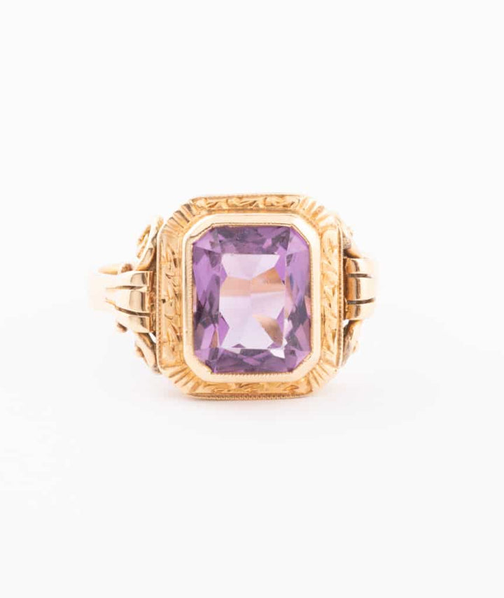Caillou Paris Bague Napoleon Iii Amethyste Nura Gros Plan