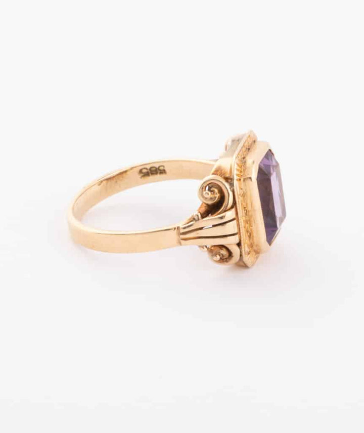 Caillou Paris Bague Napoleon Iii Amethyste Nura Profil