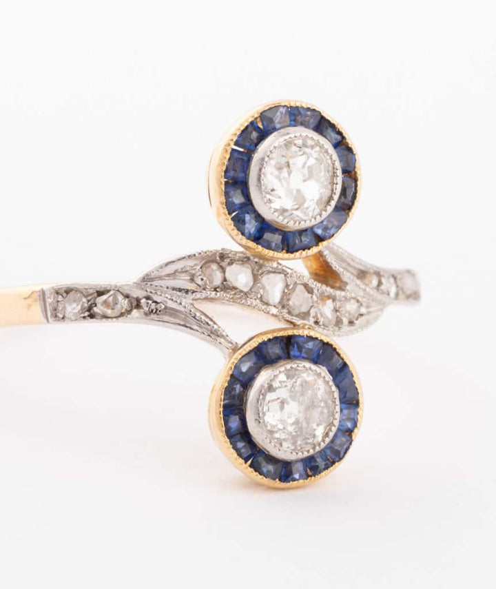 Caillou Paris Bague Toi Et Moi Ancienne Diamants Et Saphirs Ira Gros Plan 1