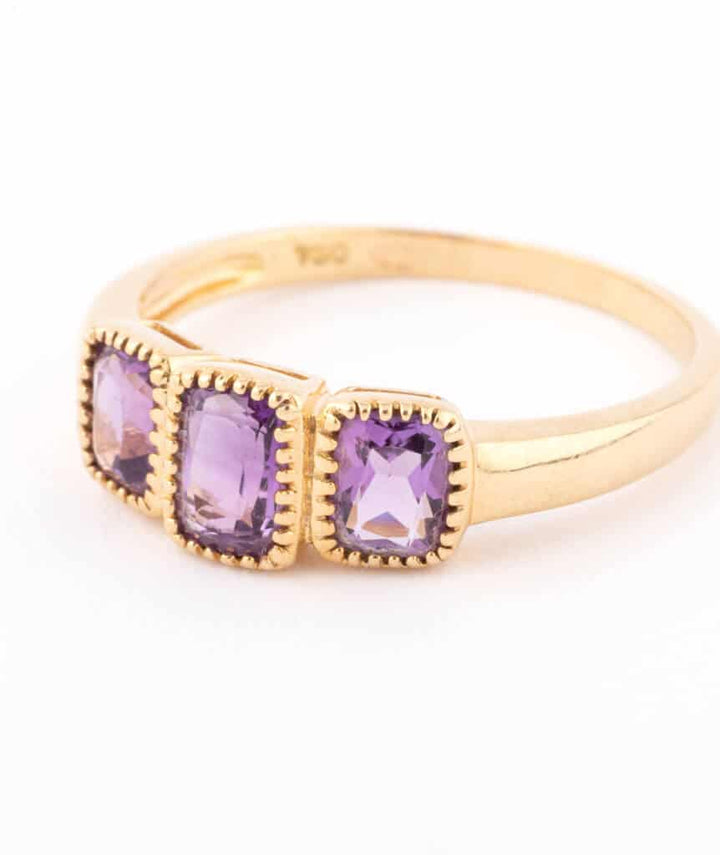 Bague ancienne en or et améthystes gros plan Sofia - Caillou Paris