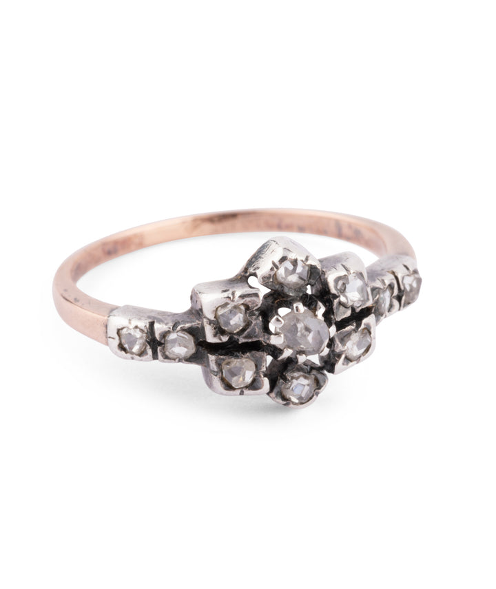 Caillou Paris Bague Ancienne Diamants Ingo Gros Plan