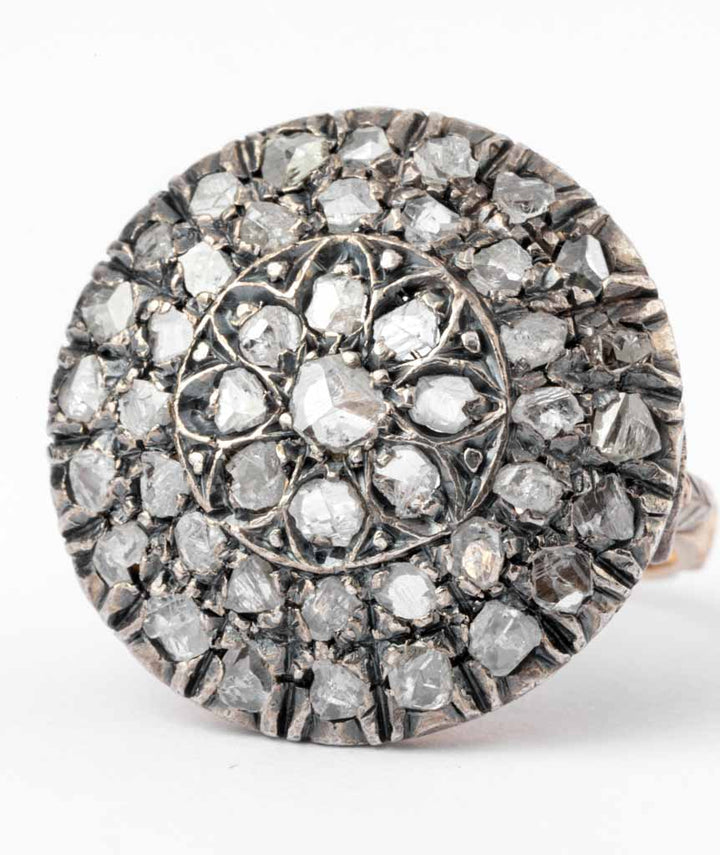 Caillou Paris - Bague ancienne diamants Rakal gros plan