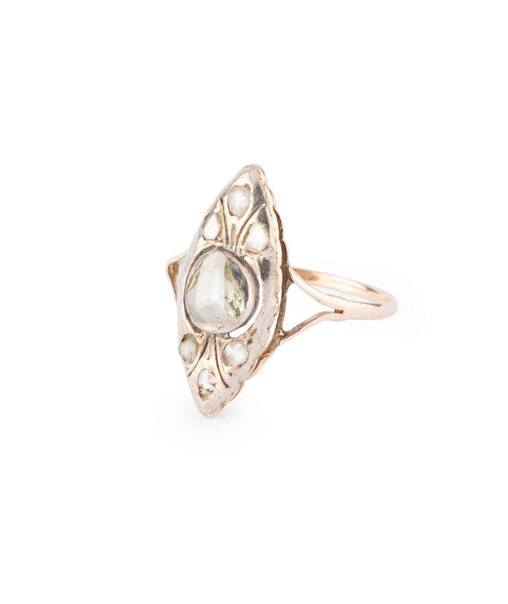 Caillou Paris Bague Ancienne Diamants Ruben Gros Plan