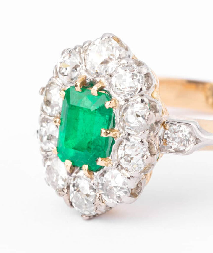 Bague ancienne émeraude Adaia gros plan