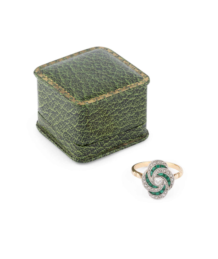 Caillou Paris Bague Ancienne Emeraude Yasu Ecrin Ferme