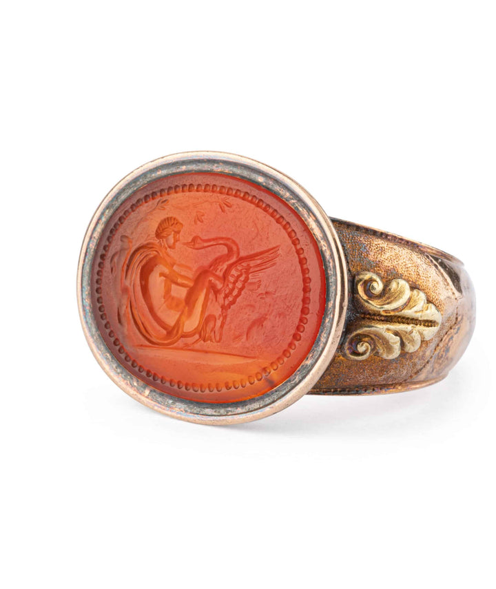 Caillou Paris Bague Ancienne Intaille Nahel Gros Plan