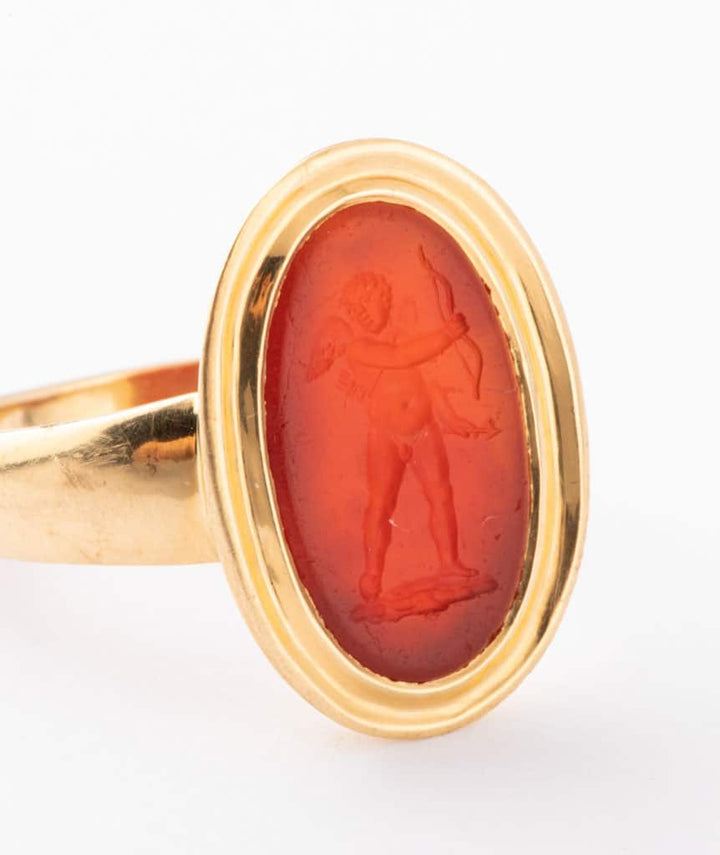 Caillou Paris - Bague ancienne intaille sur Cornaline Raj detail