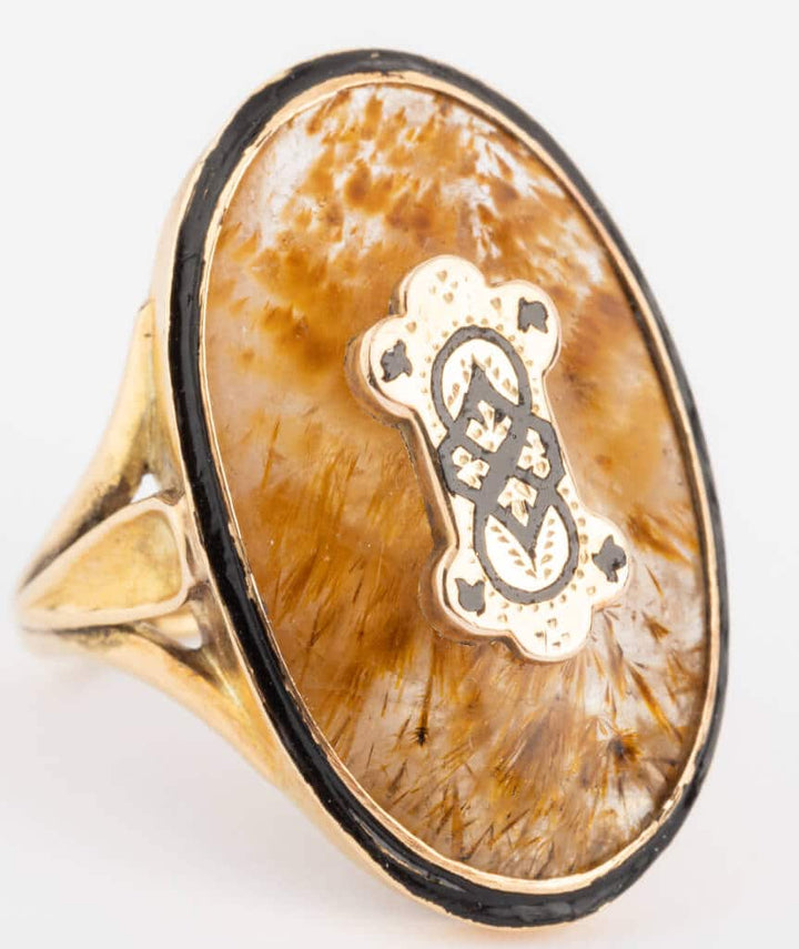 Caillou Paris - Bague ancienne or Asa gros plan