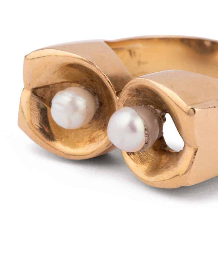 Caillou Paris Bague Ancienne Or Et Perles Junae Gros Plan 3
