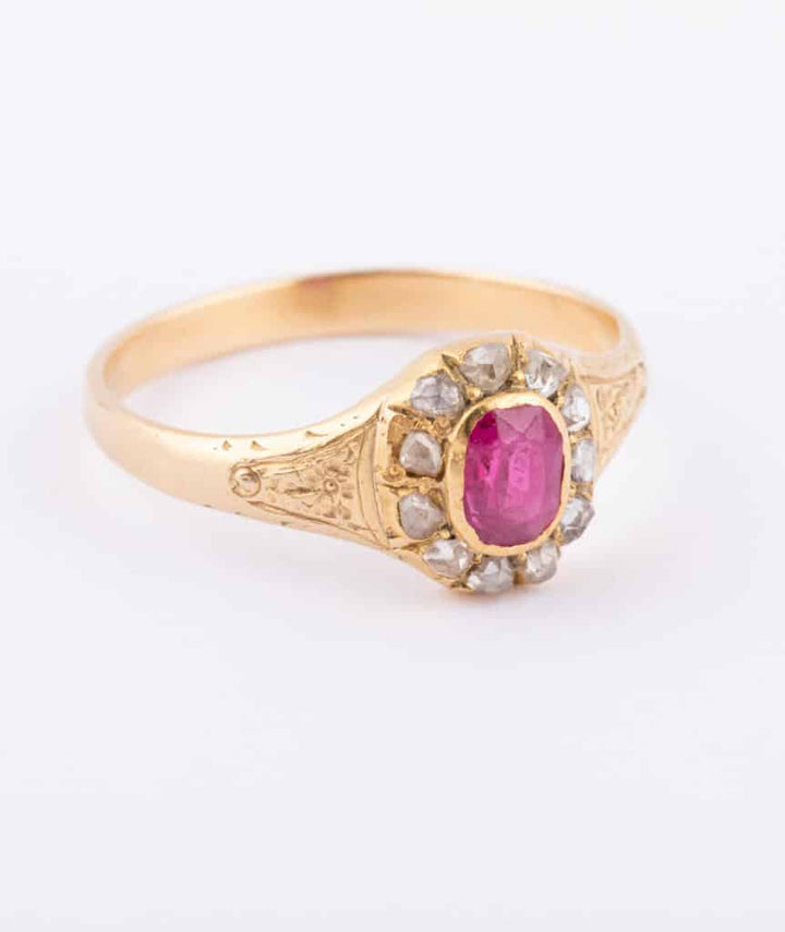 Caillou Paris Bague Ancienne Rubis Et Diamants Pasi Gros Plan