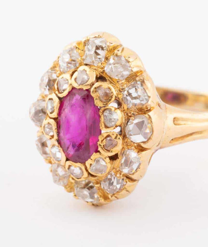 Caillou Paris Bague Ancienne Rubis Et Diamants Saloua Gros Plan Gauche