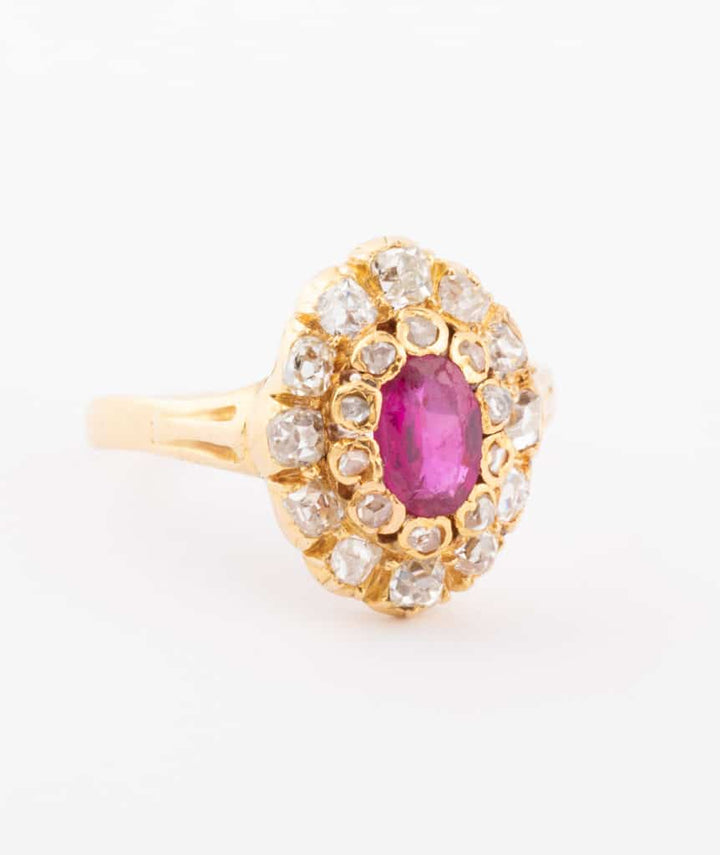 Caillou Paris Bague Ancienne Rubis Et Diamants Saloua Gros Plan