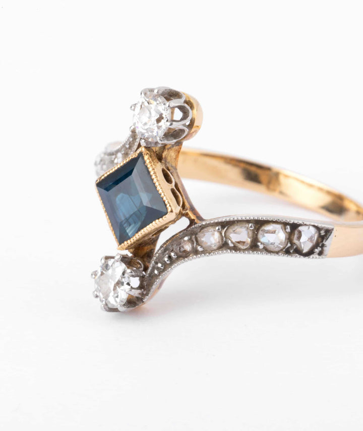 Caillou Paris - Bague ancienne saphie Temara gros plan