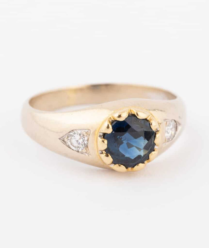 Caillou Paris Bague Ancienne Saphir %22kari%22 Gros Plan 1