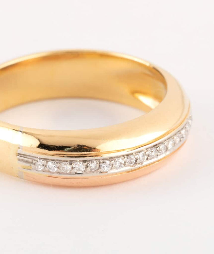 Caillou Paris - Bague ancienne trois ors Gabor gros plan