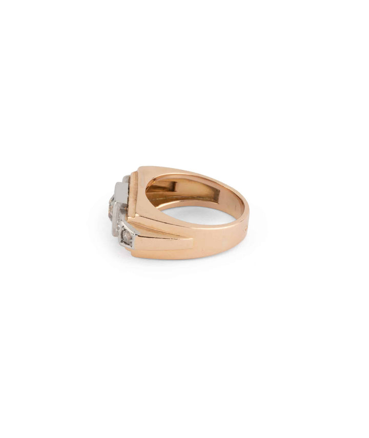 Caillou Paris Bague chevaliere Tank diamants Chlomi profil gauche