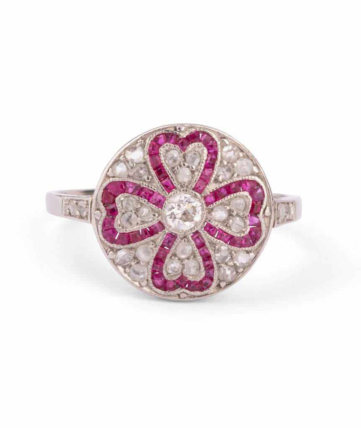 Caillou Paris Bague De Fiançailles Ancienne Diamants Et Rubis Pauly Gros Plan 2