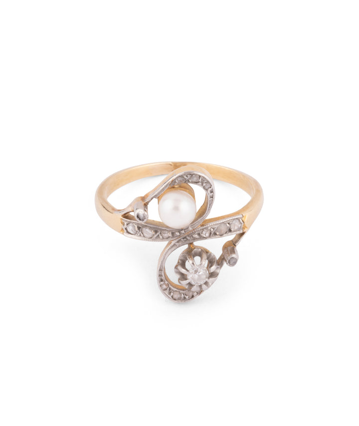 Caillou Paris Bague De Fiancailles Ancienne Perle Et Diamant Thecla Dessus