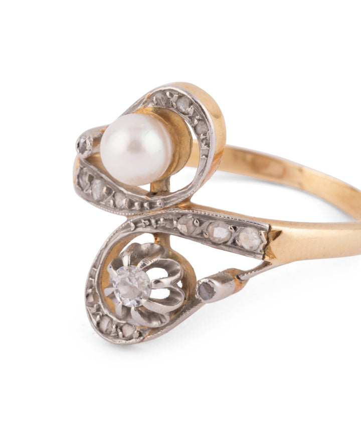 Caillou Paris Bague De Fiancailles Ancienne Perle Et Diamant Thecla Gros Plan
