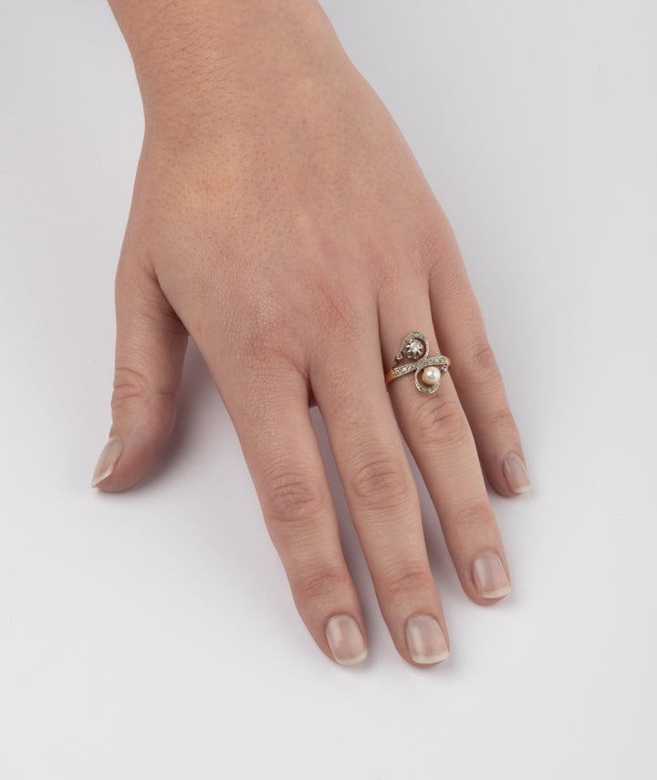 Caillou Paris Bague De Fiancailles Ancienne Perle Et Diamant Thecla Portee