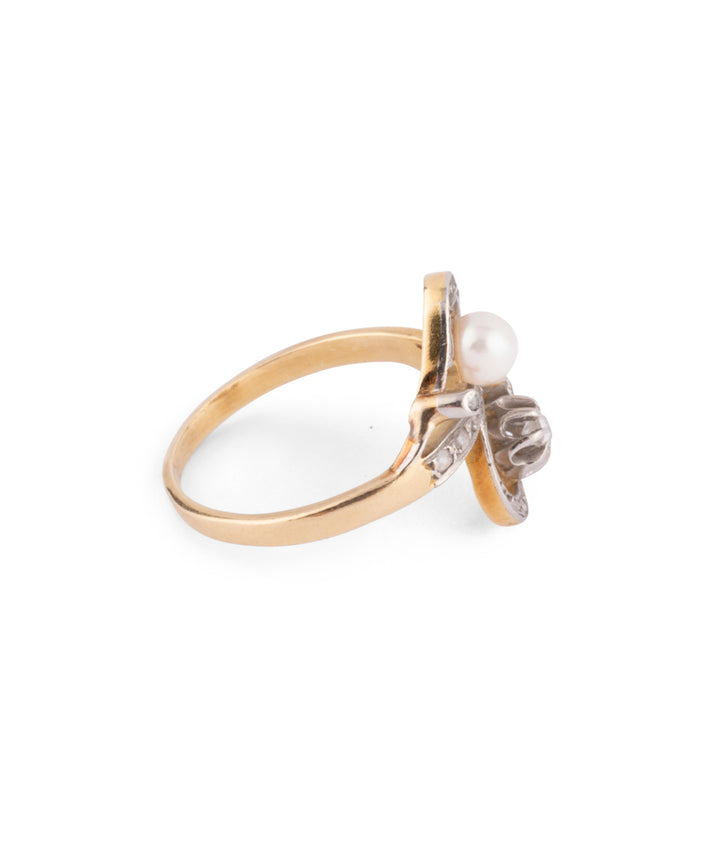 Caillou Paris Bague De Fiancailles Ancienne Perle Et Diamant Thecla Profil