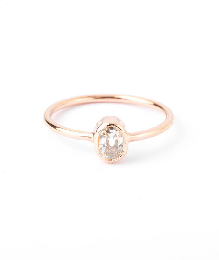 Caillou Paris - Bague diamant ancienne Tella gros plan