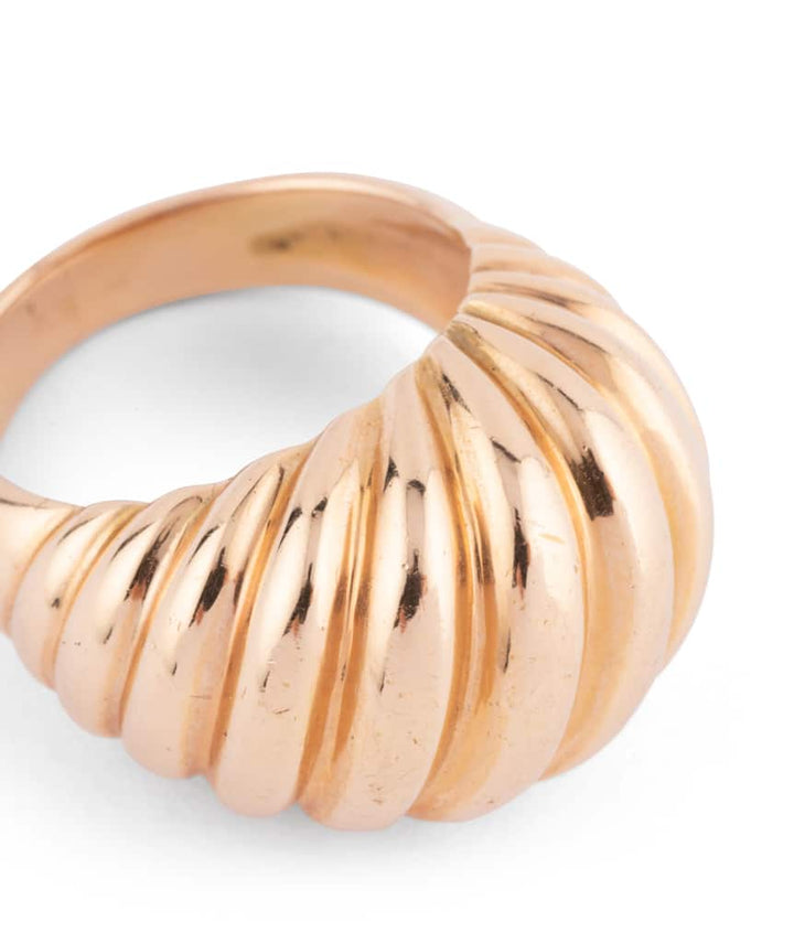 Caillou Paris Bague Dome Ancienne Or Bijal Gros Plan