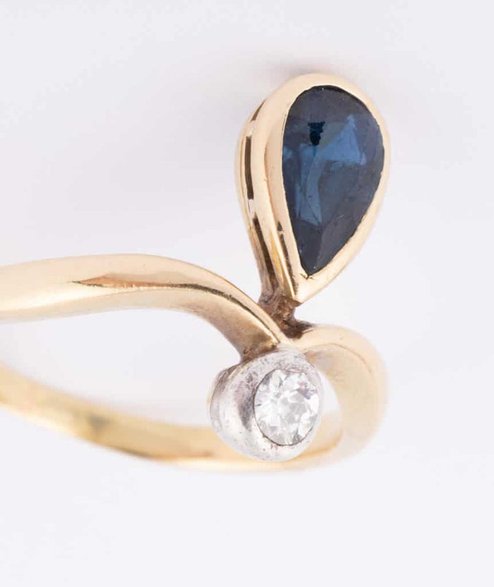Caillou Paris Bague Duchesse Ancienne Saphir Et Diamant Valia Gros Plan