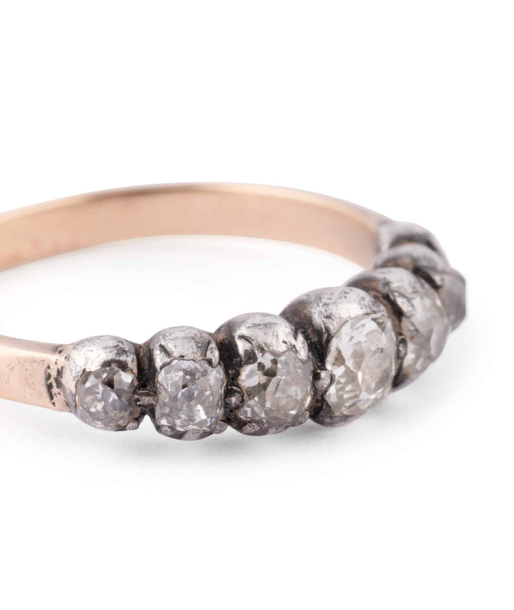 Caillou Paris Bague Jarretiere Ancienne Diamants Kalyca Gros Plan