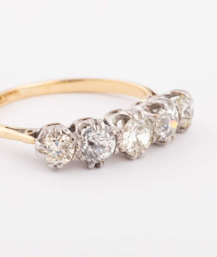 Caillou Paris Bague Jarretiere Ancienne Or Et Diamants Jacoba Gros Plan 2