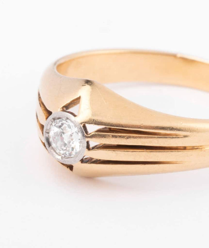 Caillou Paris - Bague jonc ancien diamant "Chiheb" gros plan