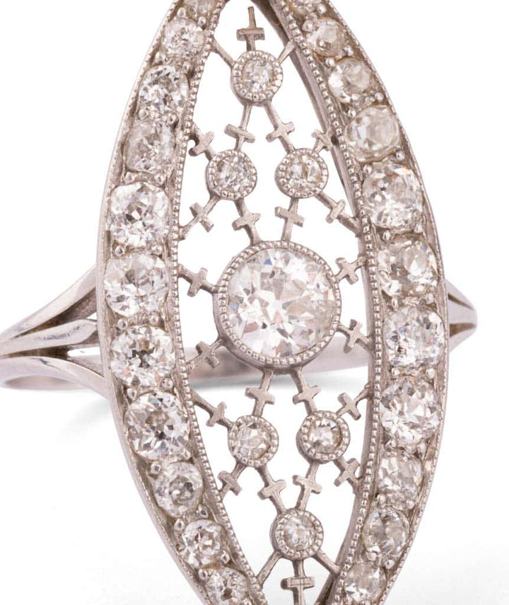 Caillou Paris Bague Marquise Ancienne Diamants Et Perles Tilda Gros Plan Centre