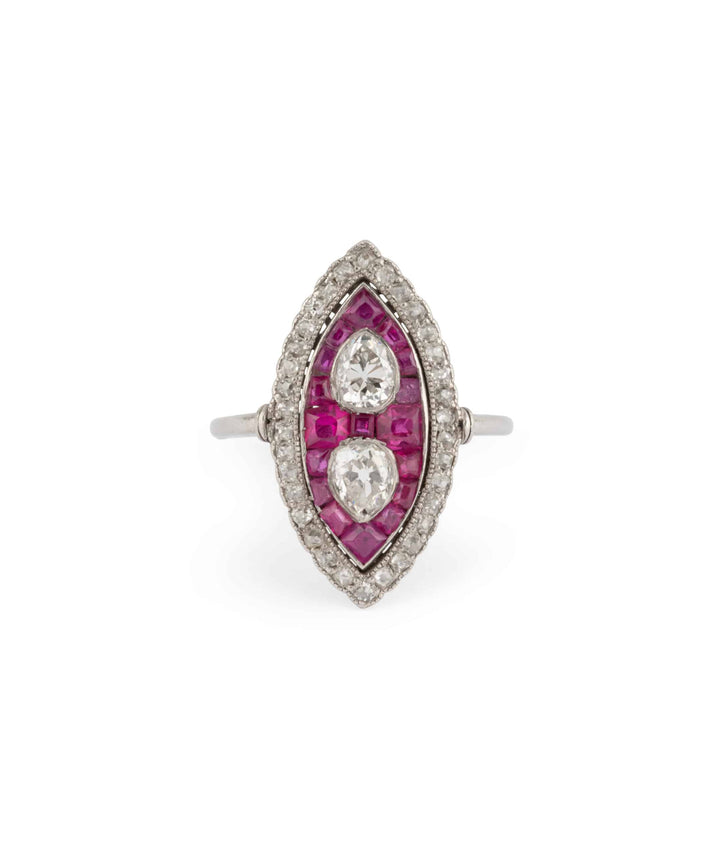 Caillou Paris Bague Marquise Ancienne Diamants Et Rubis Guro Gros Plan