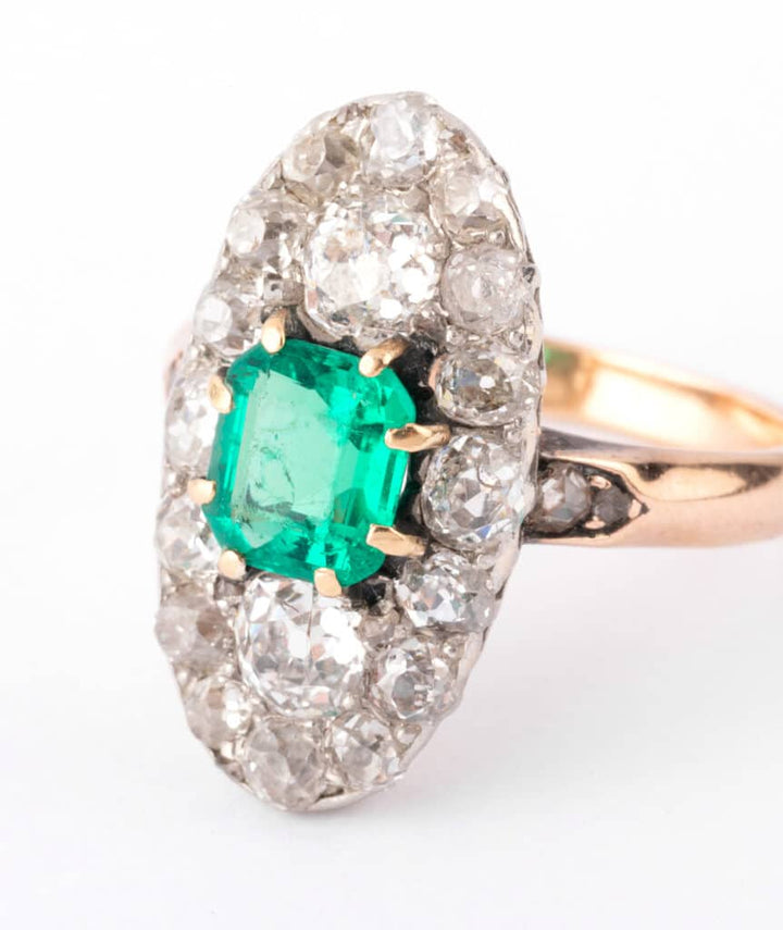 Caillou Paris - Bague marquise ancienne emeraude Chinnamani gros plan