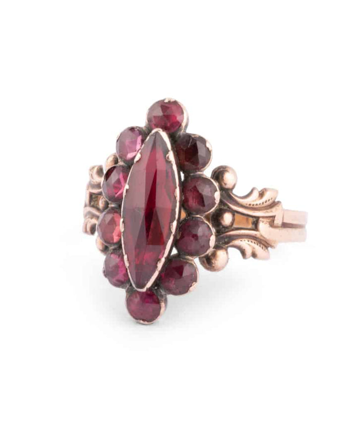 Caillou Paris Bague Marquise Ancienne Grenats Firouz Gros Plan