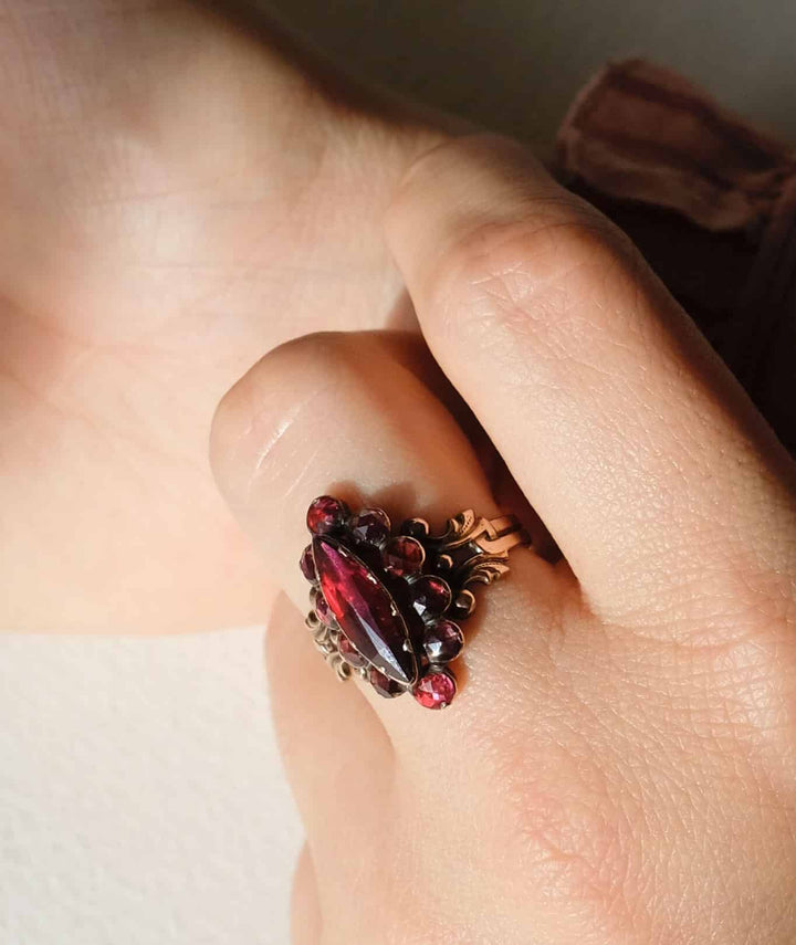 Bague marquise ancienne grenats de Perpignan “Firouz”