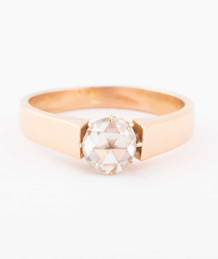 Caillou Paris Bague Solitaire Ancien Diamant Madenn Gros Plan 2