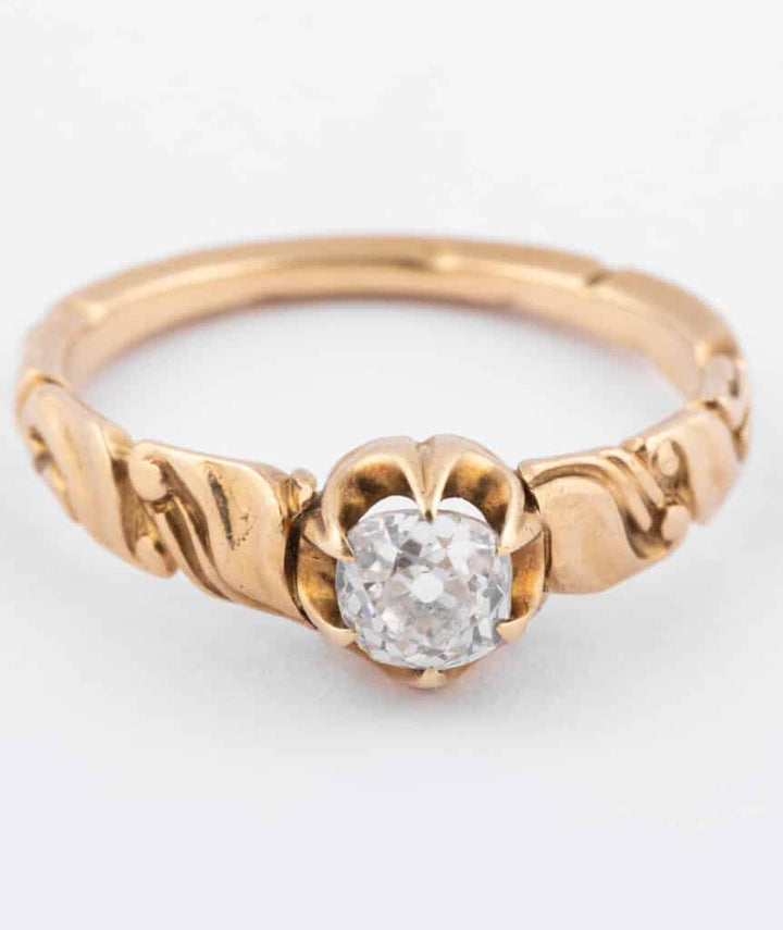 Caillou Paris Bague Solitaire Ancien Or Baren Gros Plan 2