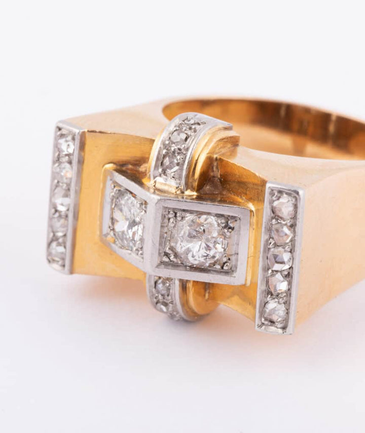 Caillou Paris Bague tank diamants Arun gros plan