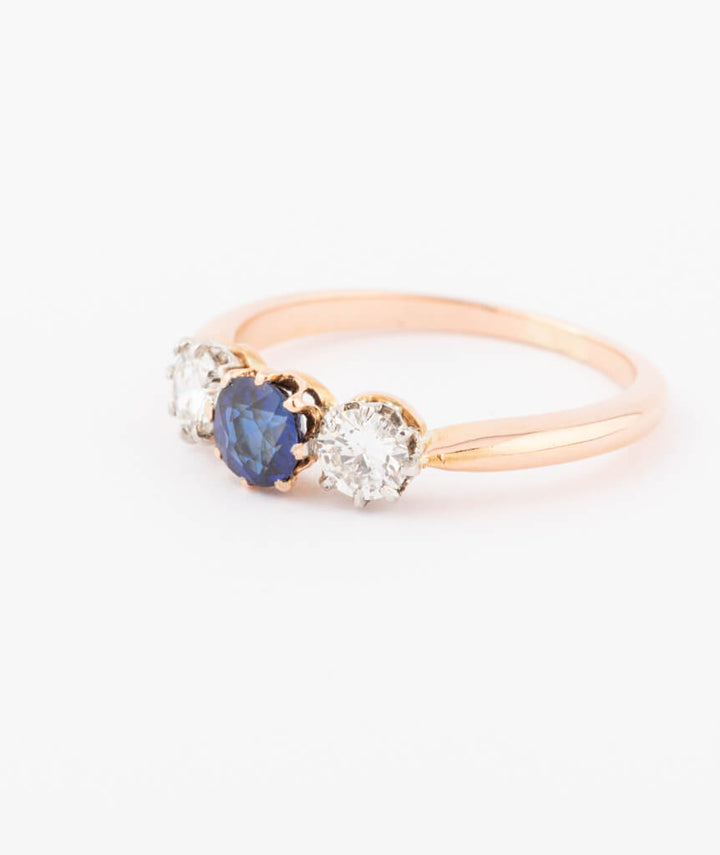 Caillou Paris Bague Trilogie Ancienne Saphir %22espen%22 Gros Plan 1