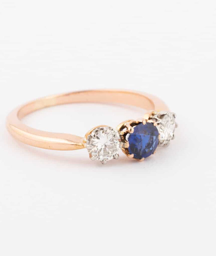Caillou Paris Bague Trilogie Ancienne Saphir %22espen%22 Gros Plan 2