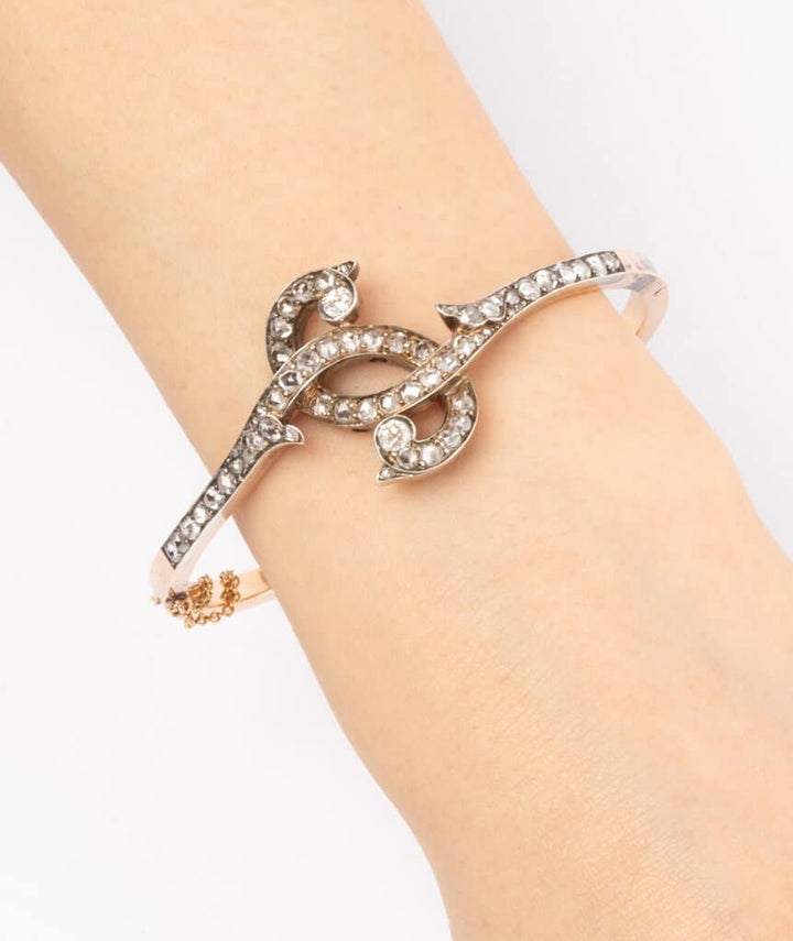 Caillou Paris - Bracelet ancien diamant Leonti porter gros plan