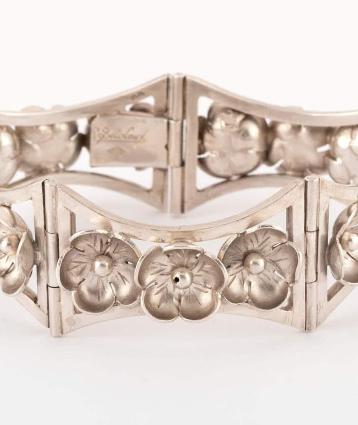 Caillou Paris - Bracelet articule Art nouveau Abeba gros plan