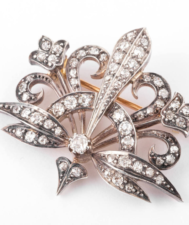 Caillou Paris - Broche Art nouveau diamant Merryl gros plan