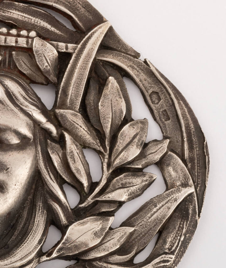 Caillou Paris - Collier Art nouveau argent Ewa gros plan