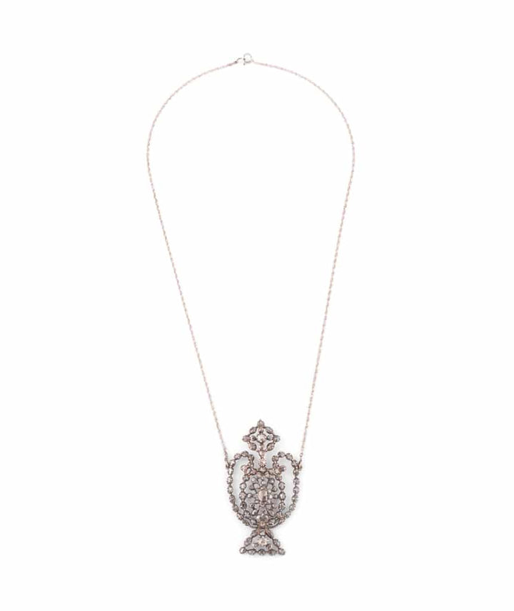 Collier ancien en argent Anata