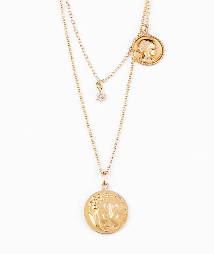 Caillou Paris - Collier ancien médailles Belka gros plan