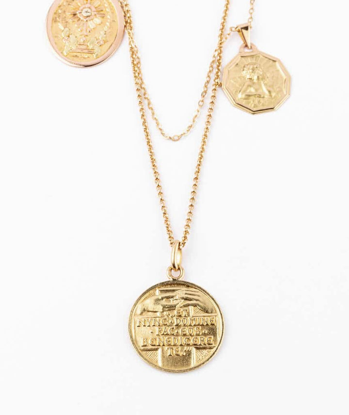 Caillou Paris - Collier ancien médailles Calligena detail 1