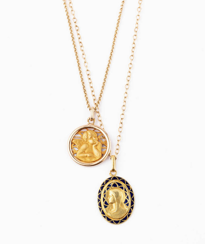 Caillou Paris - Collier ancien médailles Humaila gros plan