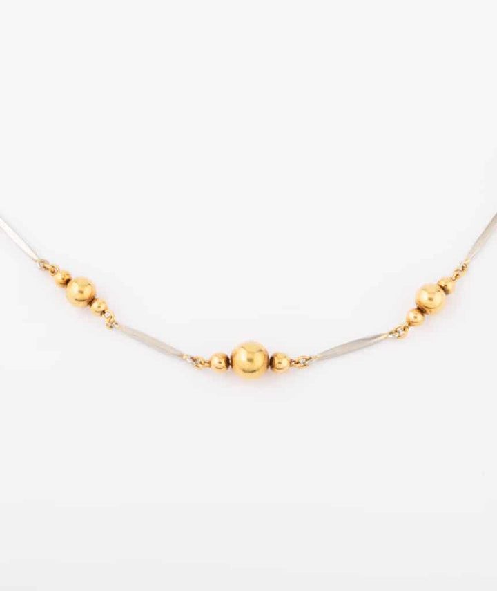 Caillou Paris - Collier ancien or Vinh gros plan 1